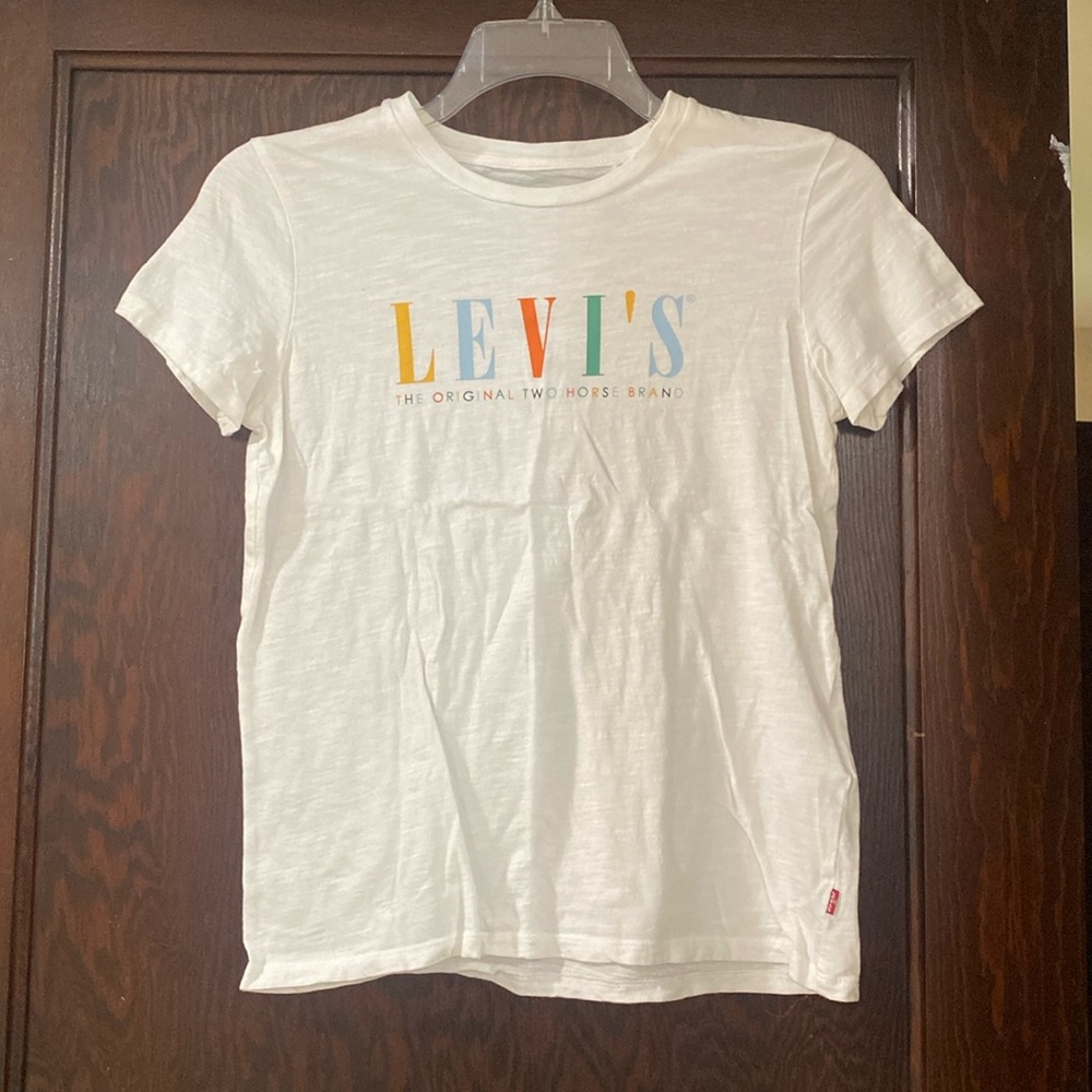 Levi’s t shirt